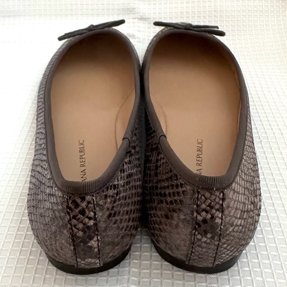 New Banana Republic Faux Snakeskin Ballet Flats Bows Size US 6 Shoes - Picture 3 of 4